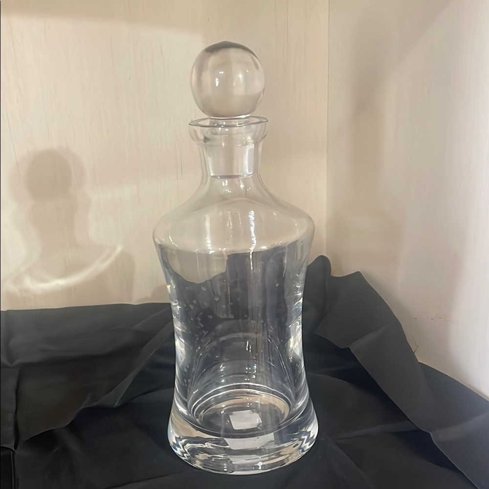 Elegant Clear Glass Decanter great for wine/water